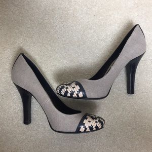 Tory Burch two tone leather and cloth navy pumps